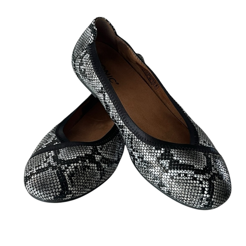 Vionic Caroll Snakeskin Print Ballet Flats 
size 8.5W